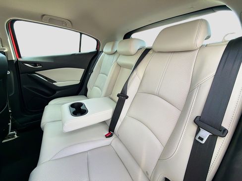 Used 2018 MAZDA MAZDA3 Grand Touring w/ Premium Equipment Package image 19