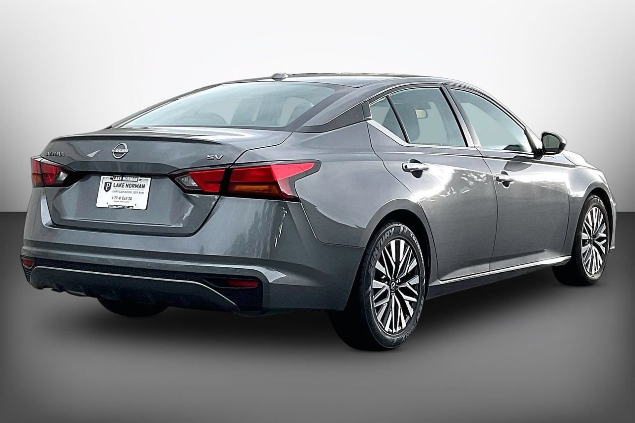 Used 2024 Nissan Altima 2.5 SV FWD image 8