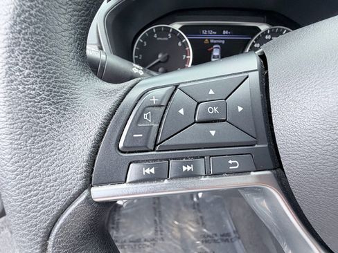 Used 2025 Nissan Altima 2.5 SV FWD image 13