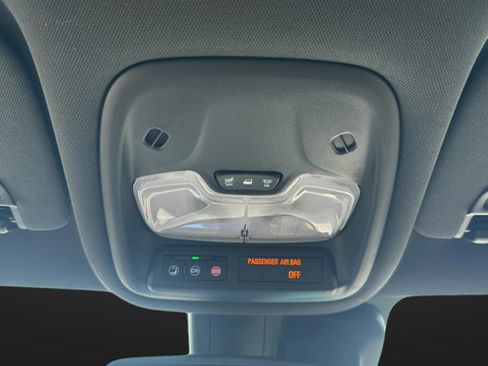 Used 2025 Chevrolet TrailBlazer RS w/ Convenience Package FWD image 32
