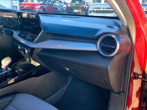 Used 2025 Chevrolet Trax LT image 19