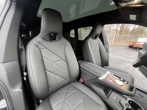 Used 2025 BMW iX xDrive50 image 19