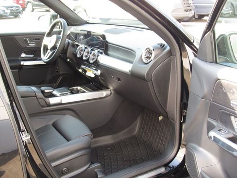 Used 2023 Mercedes-Benz GLB 250 4MATIC image 18