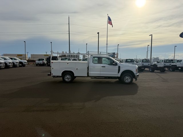 New 2027 Ford F250 XL w/ XL Chrome Package AWD/4WD image 2