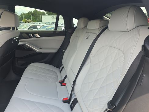 Used 2026 BMW X6 xDrive40i AWD/4WD image 12