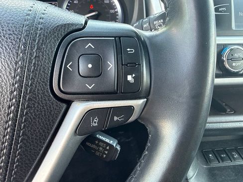 Used 2019 Toyota Highlander XLE AWD/4WD image 27