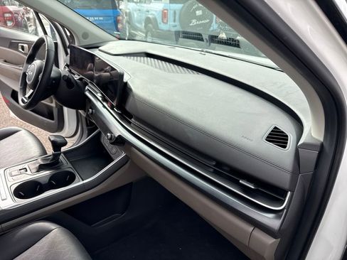Used 2025 Kia Carnival image 32