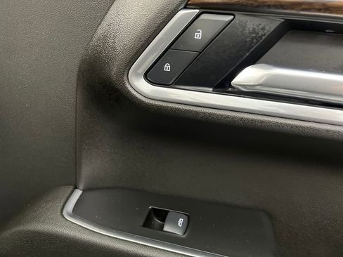 Used 2025 GMC Sierra 1500 SLT image 29