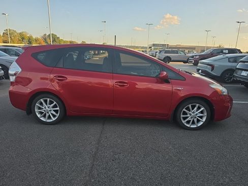 Used 2013 Toyota Prius V Five FWD image 4