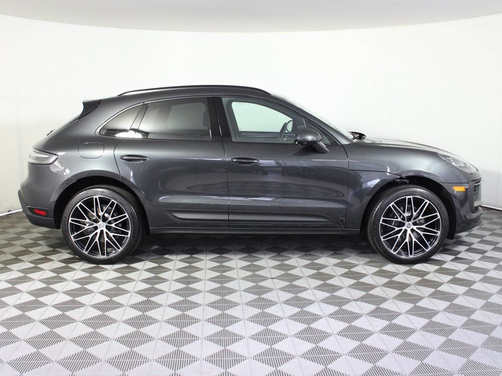 Certified 2026 Porsche Macan AWD/4WD image 8
