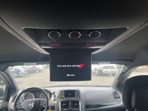 Used 2018 Dodge Grand Caravan SE FWD image 33