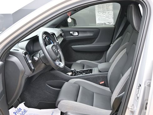 Used 2025 Volvo EX40 Core AWD/4WD image 53