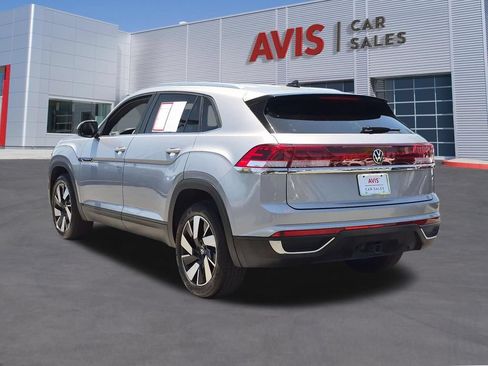 Used 2025 Volkswagen Atlas Cross Sport SE FWD image 9
