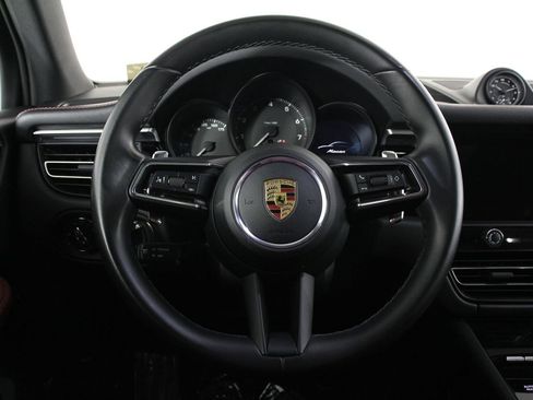 Certified 2022 Porsche Macan image 12