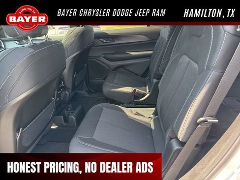 New 2025 Jeep Grand Cherokee L Laredo image 21