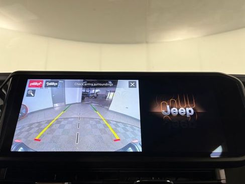 Used 2024 Jeep Gladiator Mojave AWD/4WD image 34