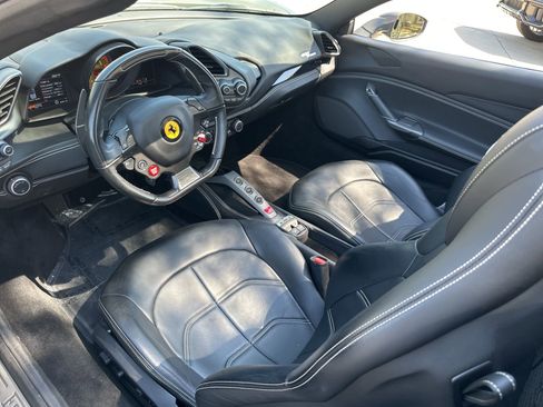 Used 2018 Ferrari 488 Spider image 7