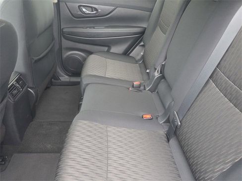 Used 2018 Nissan Rogue SV w/ Premium Package image 13