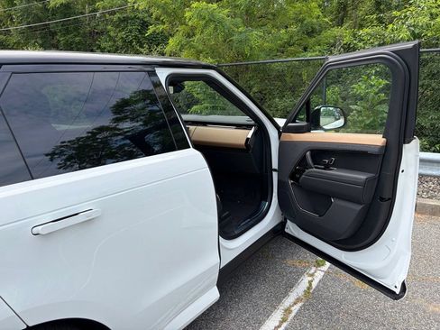 New 2026 Land Rover Range Rover Sport Dynamic SE AWD/4WD image 14