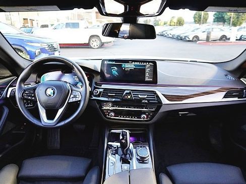 Used 2023 BMW 530e w/ M Sport Package image 19