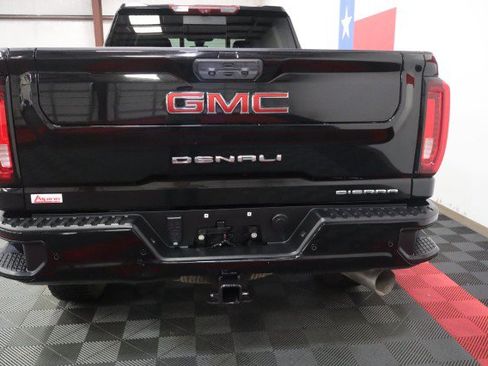 Used 2022 GMC Sierra 3500 Denali w/ Denali Black Diamond Edition AWD/4WD image 13