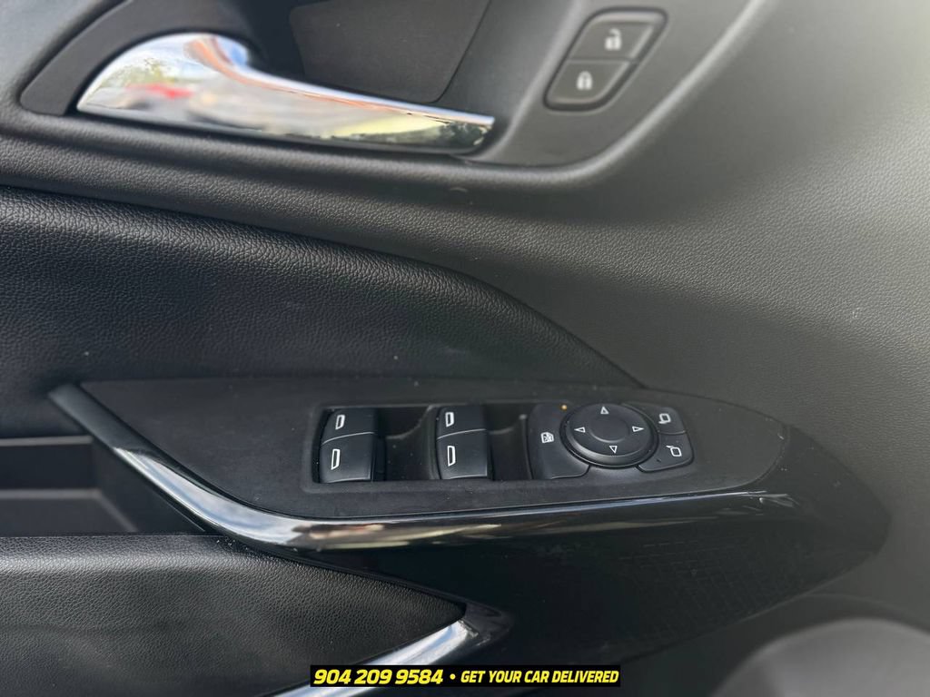 Used 2025 Chevrolet Trax LT w/ Driver Confidence Package FWD image 11