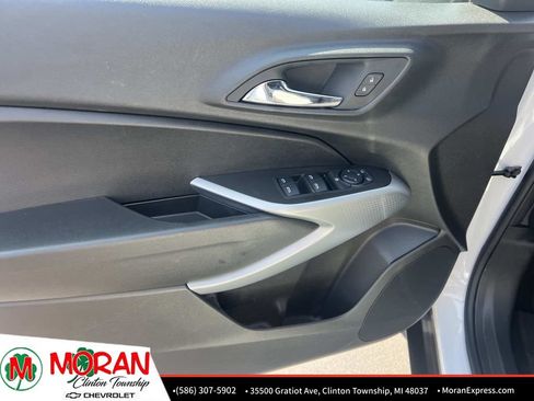 Used 2025 Chevrolet Trax RS w/ Driver Confidence Package FWD image 15
