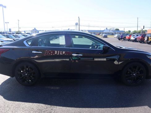 Used 2017 Nissan Altima 2.5 SR w/ Midnight Edition Package FWD image 6