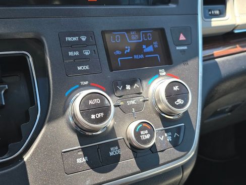 Used 2017 Toyota Sienna Limited Premium AWD/4WD image 14