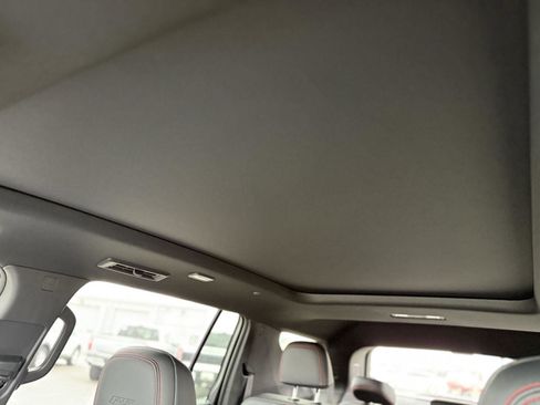 Used 2025 Chevrolet Traverse RS image 20