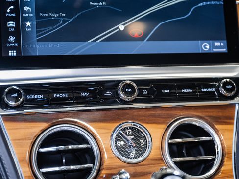 Used 2021 Bentley Continental GT AWD/4WD image 32