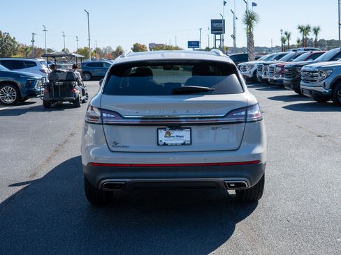 Used 2020 Lincoln Nautilus Reserve w/ Equipment Group 201A image 4