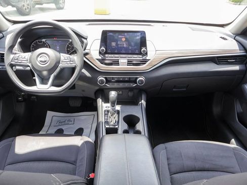 Used 2025 Nissan Altima 2.5 SV FWD image 6
