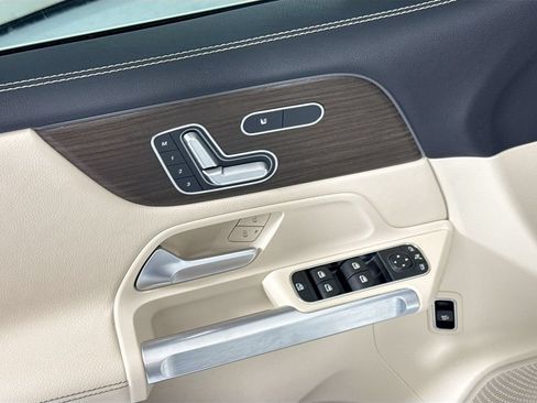 Used 2025 Mercedes-Benz GLB 250 image 23
