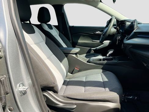 Used 2025 Chevrolet Trax LS w/ LS Convenience Package FWD image 25