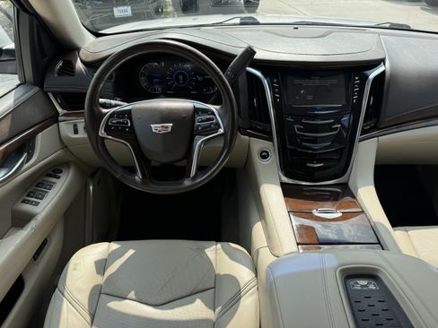 Used 2016 Cadillac Escalade Luxury RWD image 14