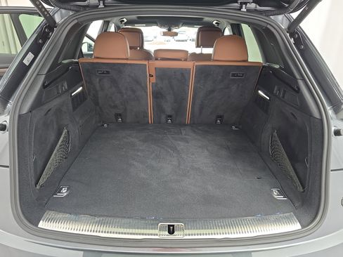 Used 2025 Audi Q5 e Premium Plus w/ Premium Plus Package image 12