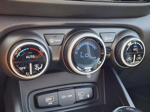 New 2025 Hyundai Venue Limited image 14