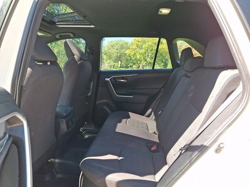 Used 2022 Toyota RAV4 SE w/ Convenience Package AWD/4WD image 10