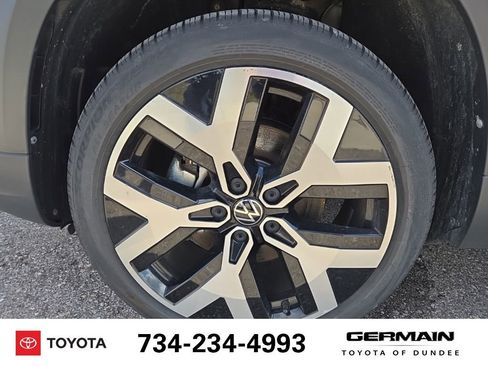 Used 2022 Volkswagen Taos SEL w/ Panoramic Sunroof Package image 12