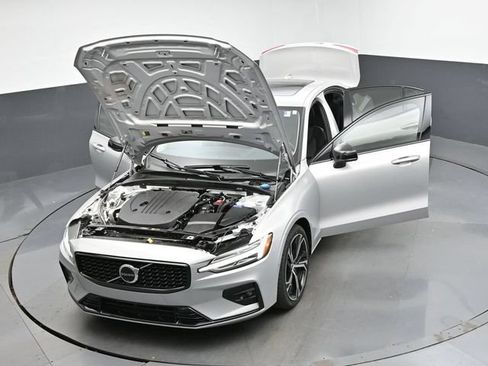 Used 2024 Volvo S60 B5 Plus AWD/4WD image 46