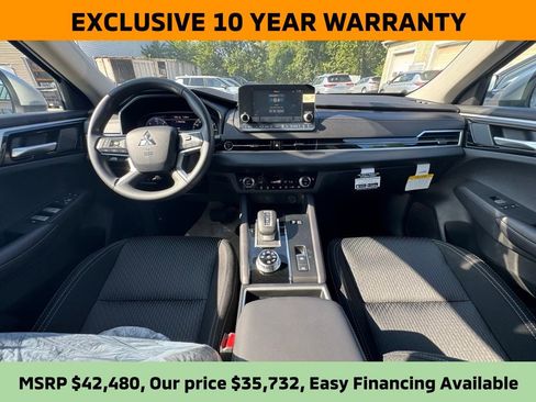 New 2025 Mitsubishi Outlander ES image 9