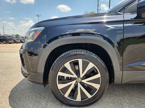 Used 2024 Volkswagen Taos SE FWD image 5