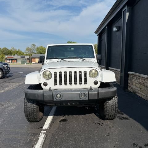 Used 2015 Jeep Wrangler Unlimited Sahara w/ Connectivity Group AWD/4WD image 9