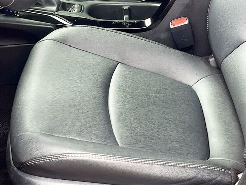 Used 2024 Toyota Corolla Cross XLE w/ Convenience Package AWD/4WD image 18