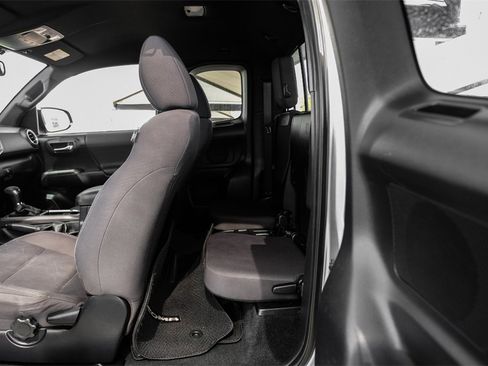 Used 2016 Toyota Tacoma TRD Sport w/ Towing Package image 35