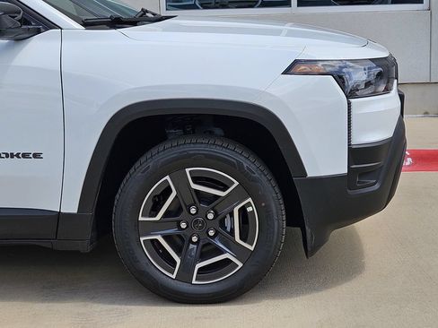 New 2026 Jeep Cherokee Laredo AWD/4WD image 6