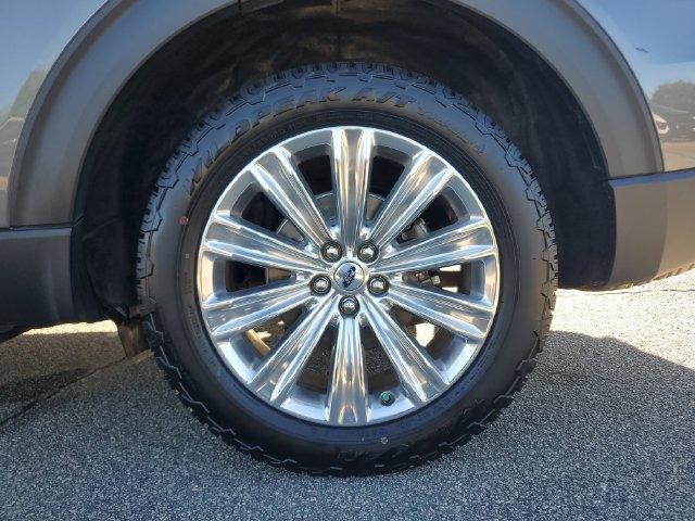 Used 2022 Ford Explorer Limited w/ Equipment Group 301A AWD/4WD image 12