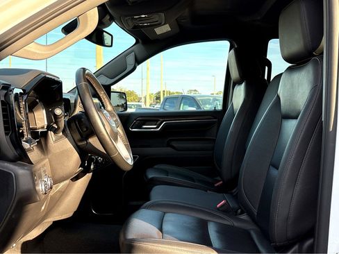 Used 2025 GMC Sierra 1500 SLT image 15