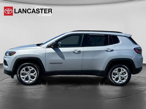 Used 2024 Jeep Compass Latitude AWD/4WD image 4